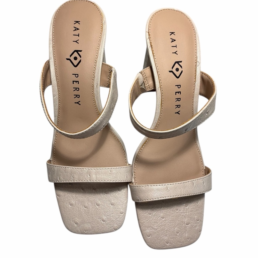 Katy Perry The Hollow Block Heeled Sandals in Beige with Gold Accent Sz 7